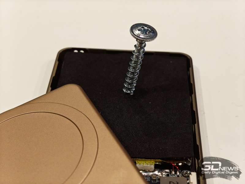 На IFA 2025 показали пауэрбанк, который работает даже с пробитой батареей