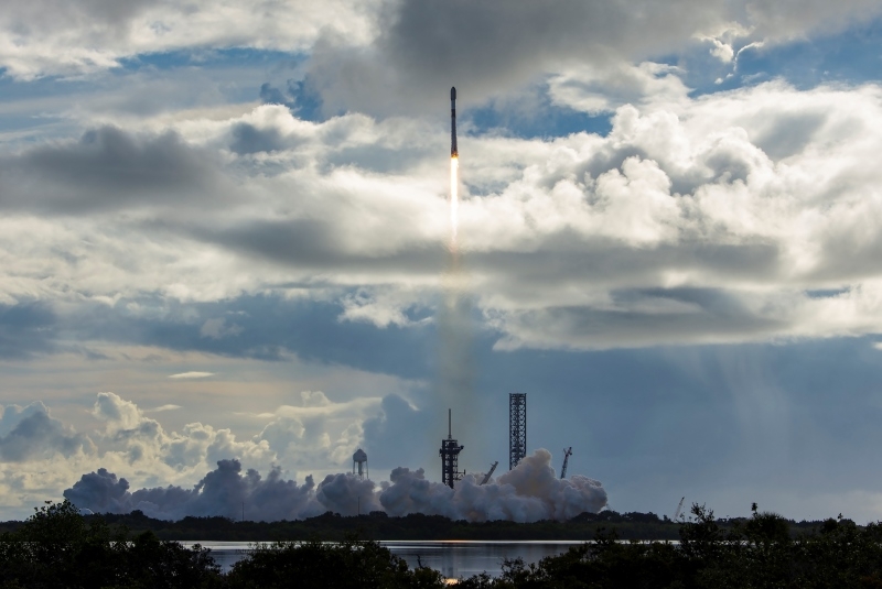 Очередной запуск спутников SpaceX Starlink ознаменовался 500-й посадкой первой ступени ракеты Falcon 9